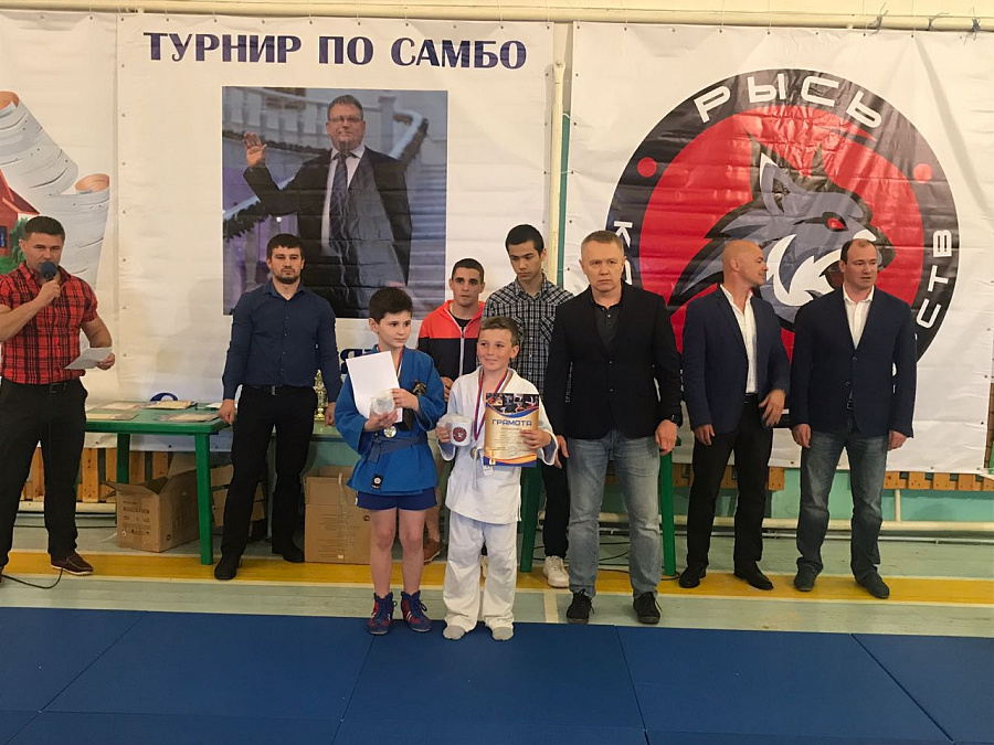 Фото турнира по самбо в память об учредителе поселка «Романовские дачи» 