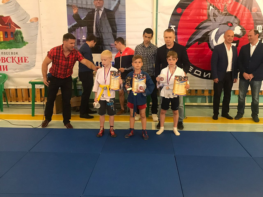Фото турнира по самбо в память об учредителе поселка «Романовские дачи» 